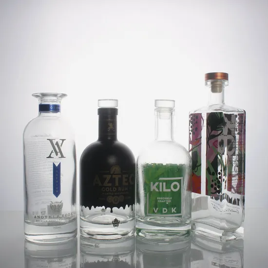 China Glasflaschen Fabrik Großhandel Custom Design 500 ml 750 ml klare leere Gin Whiskey Likör Brandy Wodka Weinglasflasche
